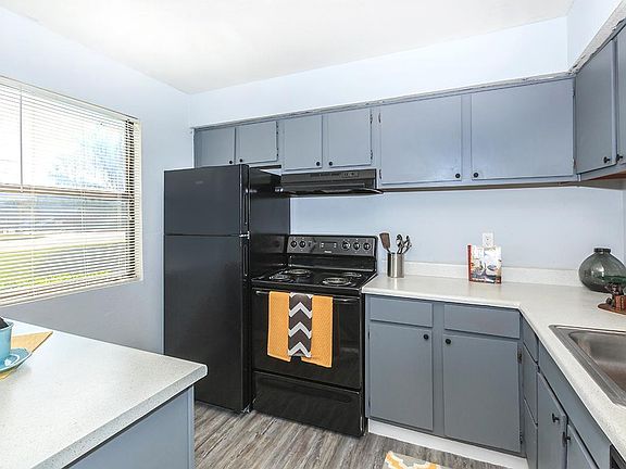 5th image of 12831 Stratford Dr APT 344