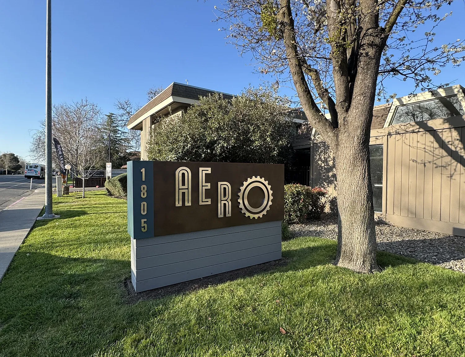 Aero Apartments — Photo 1