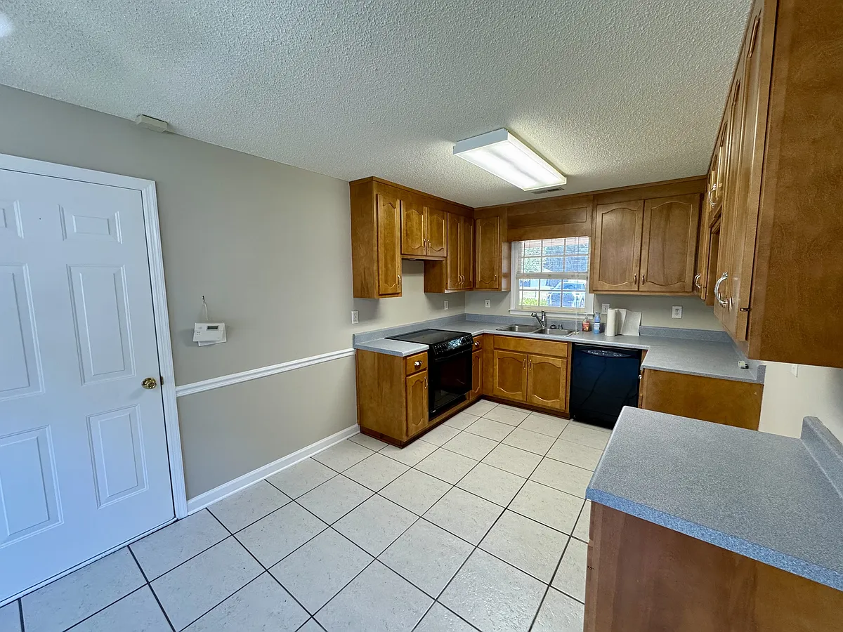 Building Photo - 176 Barnstable Ct