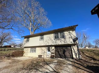 601 E James Rd, Gallatin, MO 64640