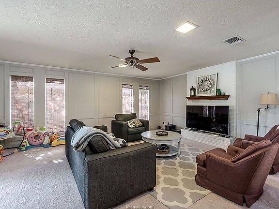 3rd image of 2813 Celinda Cir