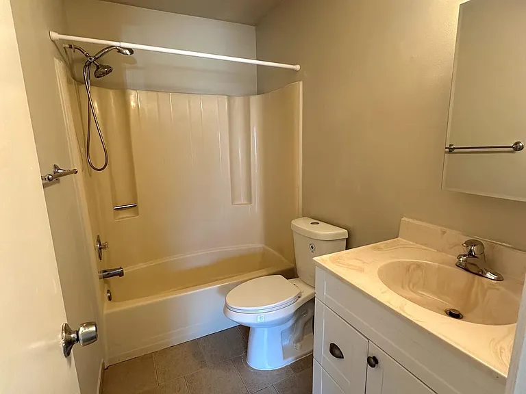 201 Lucas Ln — Photo 11