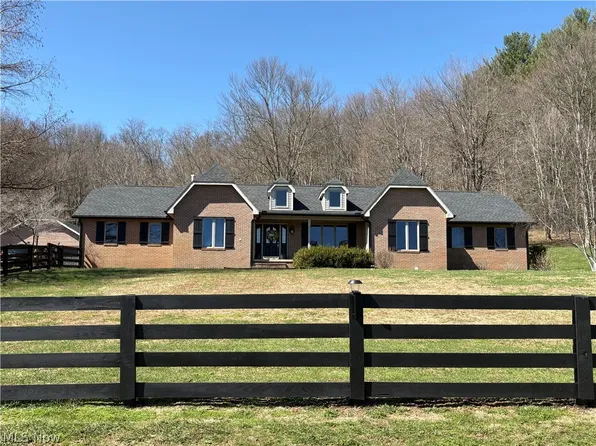 4770 Airyview Dr, Dresden, OH 43821