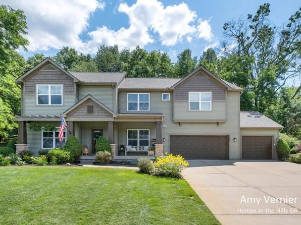 7860 Sandy Hollow Dr SE, Alto, MI 49302