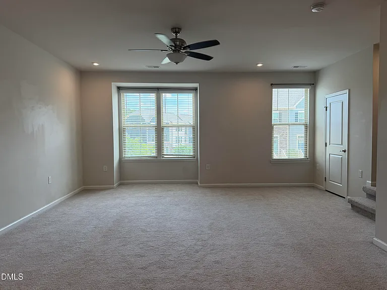 946 Channing Park Cir — Photo 15