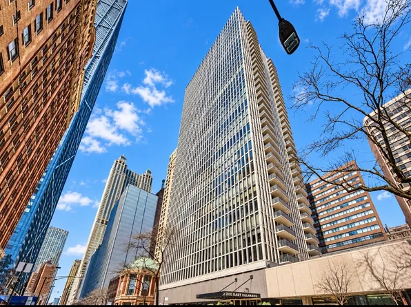 200 E Delaware Pl #8C-9C, Chicago, IL 60611