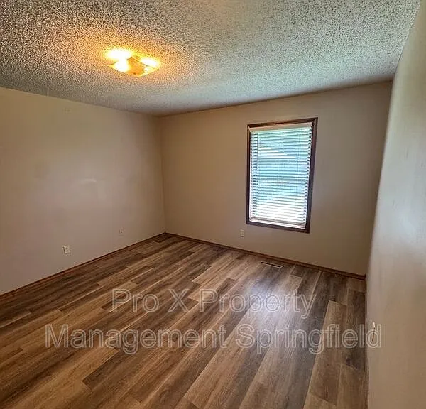3720 Farm Road 165 — Photo 8