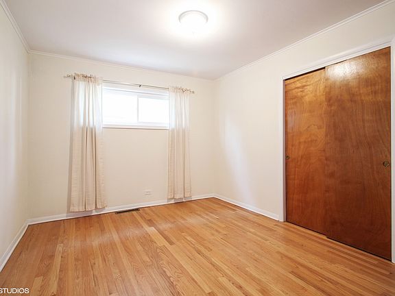 5th image of 9627 Kedvale Ave