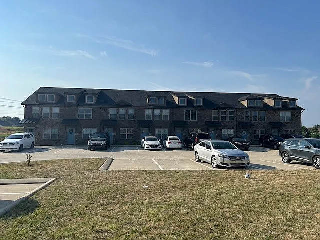 3 bed, 1200 sqft, $1,395 — Photo 1