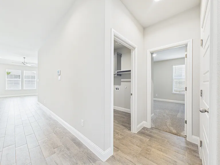 2304 Blackcap St — Photo 35