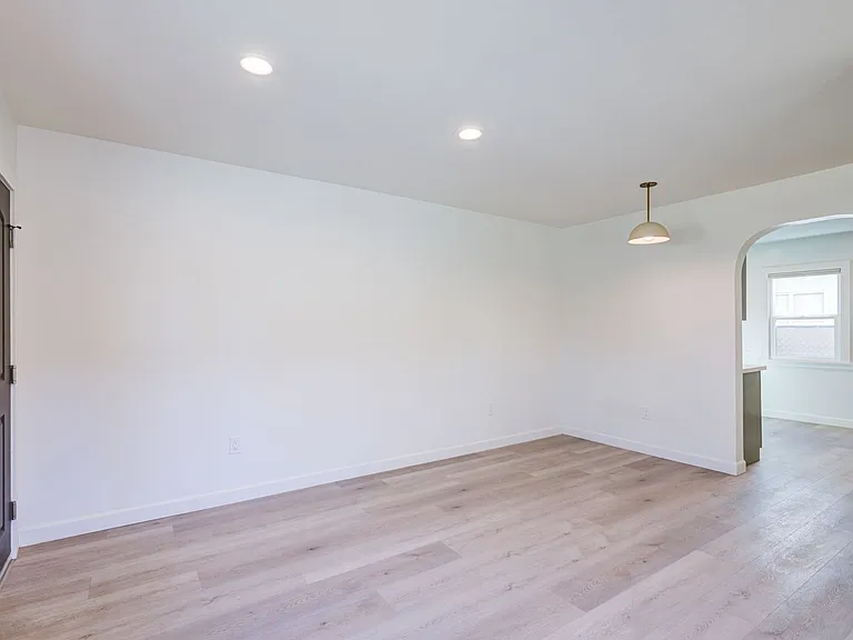 Riverside Residences — Photo 3
