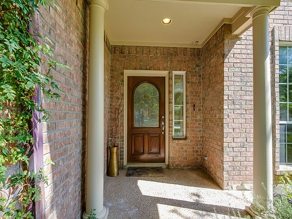 3rd image of 26407 Cuyahoga Cir
