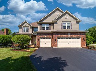 121 Pineridge Dr S, Oswego, IL 60543