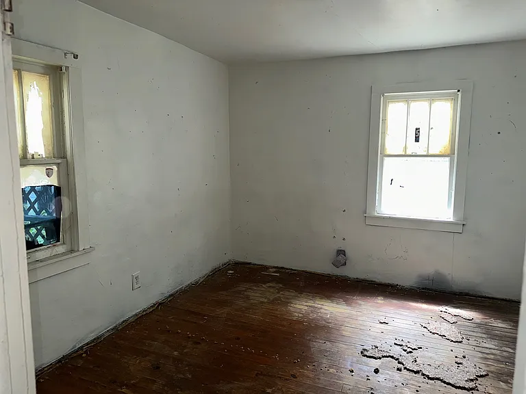 2618 E Garfield Ave — Photo 8