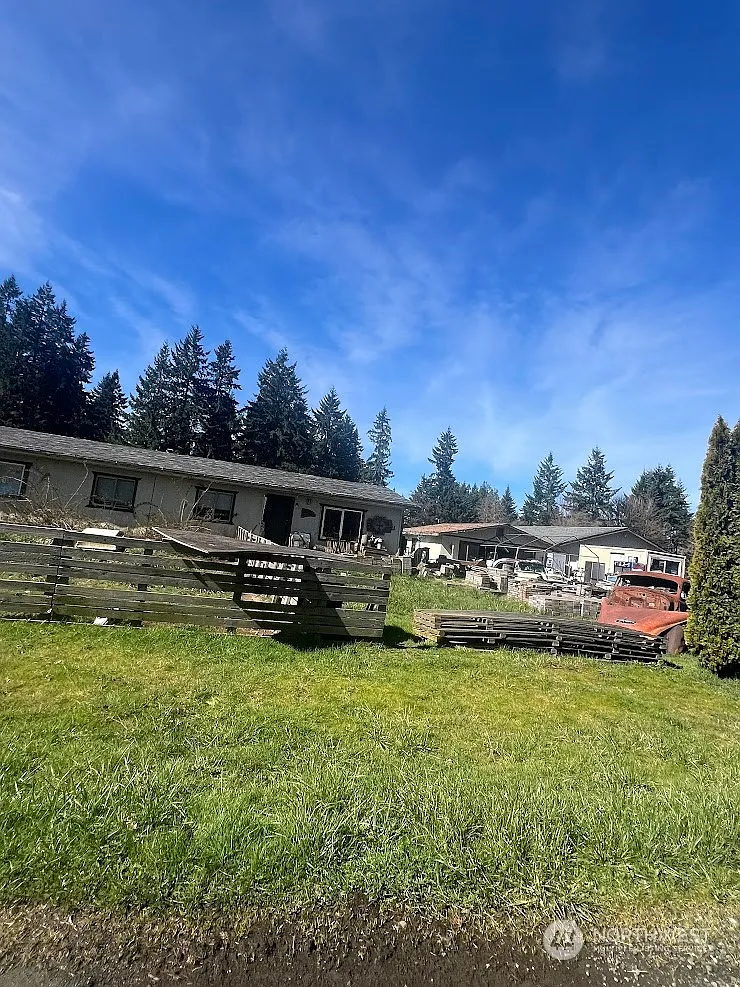 9425 Warren Lane SW photo 1