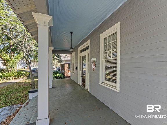 3rd image of 21 Houston St