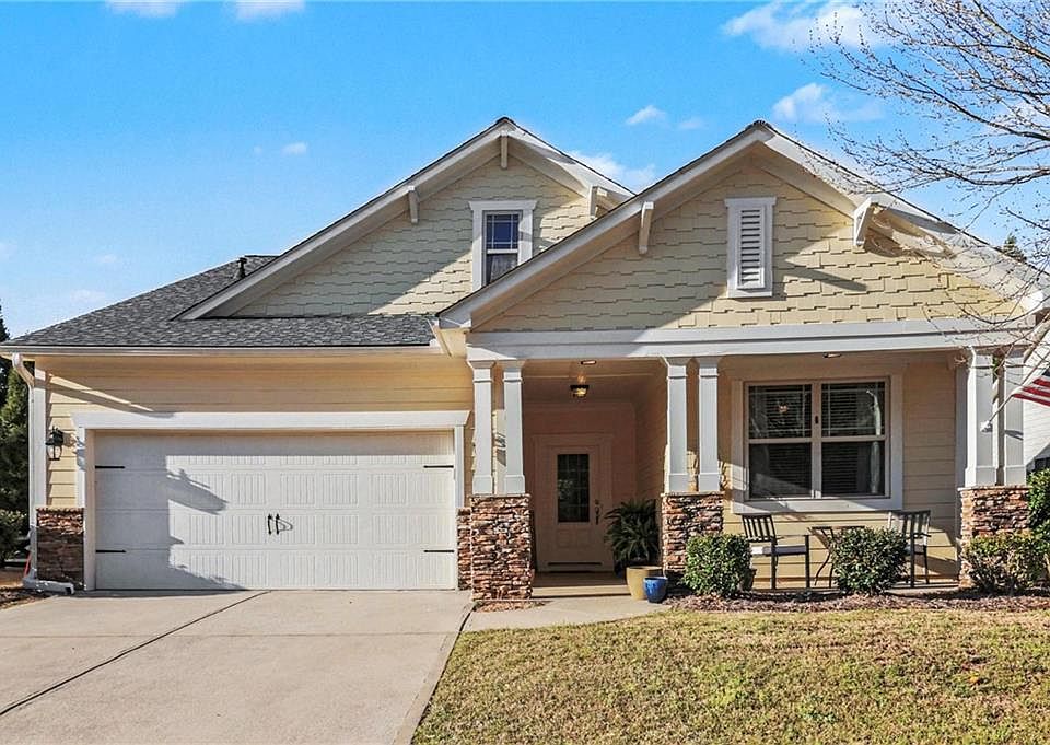 1st image of 823 Cotton Creek Dr
