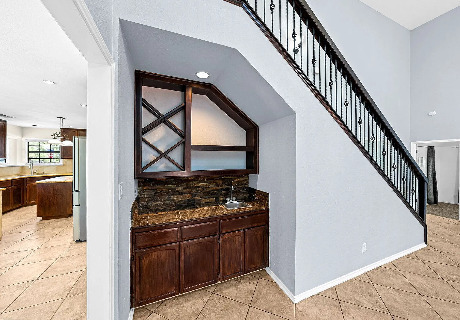 4 bed, 3.5 bath, 2483 sqft, $2,650 — Photo 4