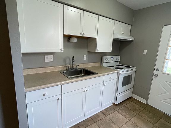2nd image of 22 E 1st Ave