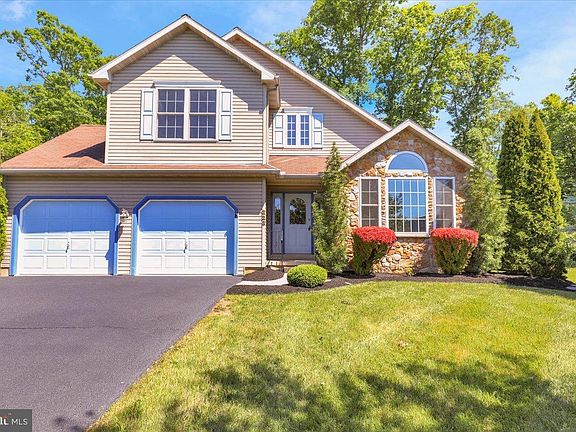 2nd image of 223 Woodbridge Ln