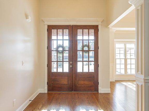 4th image of 8045 Hampton Cove Dr