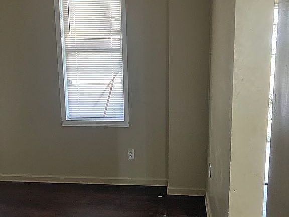5th image of 215 Amabell St
