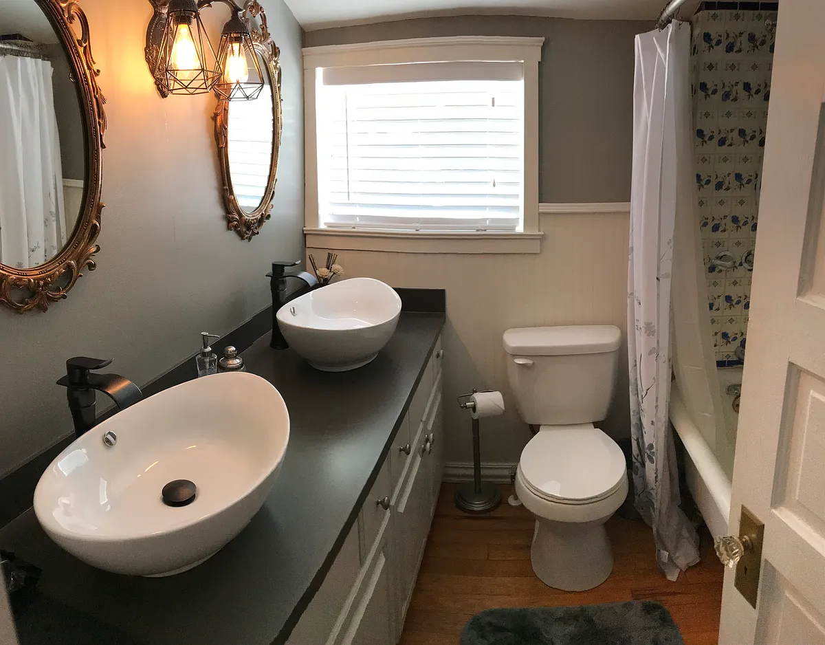 Building Photo - 1632 Evans Ave #2