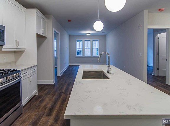 4th image of 313 Woodland Pl APT 207