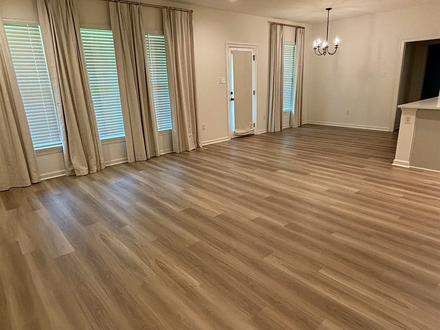 3 bed, 1649 sqft, $2,300 — Photo 4