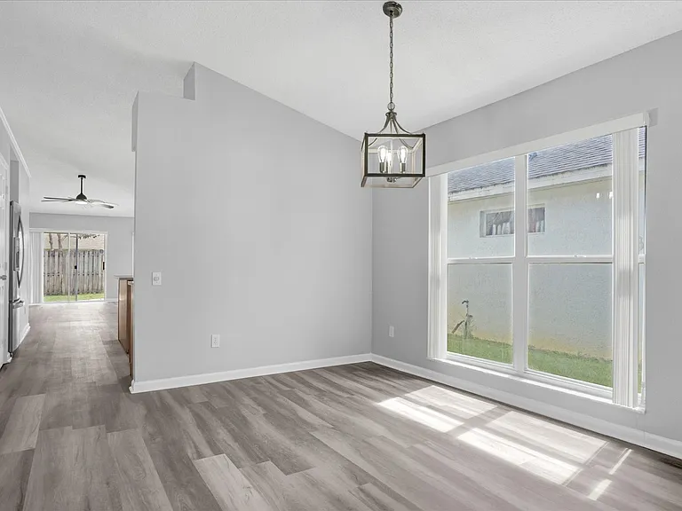 3521 Moss Pointe Pl — Photo 2