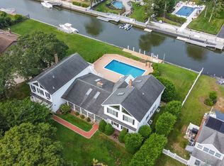 20 Oak Ln, Hampton Bays, NY 11946