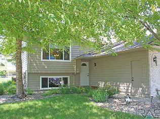 5709 S Southwind Ave, Sioux Falls, SD 57106