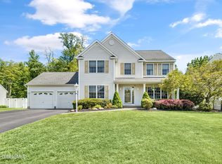6 Shinnecock Hills Dr, Colonie, NY 12205