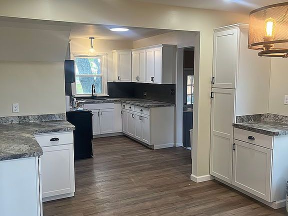 4th image of 3218 Bronson Hill Rd