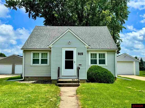 919 3rd St SW, Waseca, MN 56093
