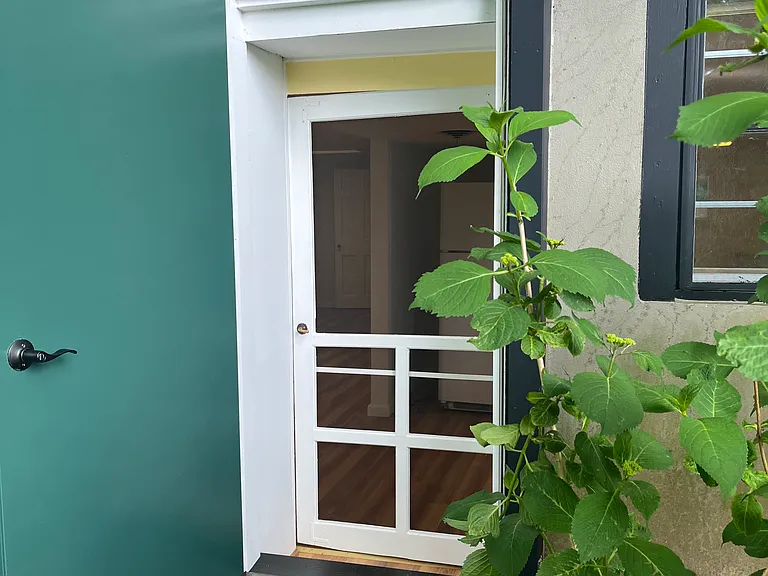 Screen door