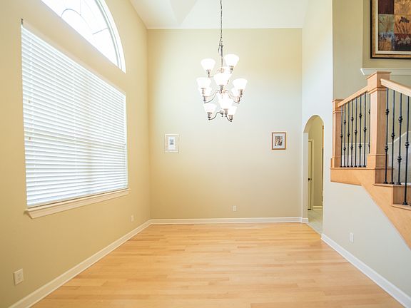 4th image of 719 Cobblestone Cir