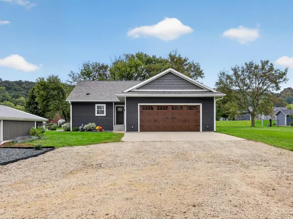 17 Richland Ave, Saint Charles, MN 55972