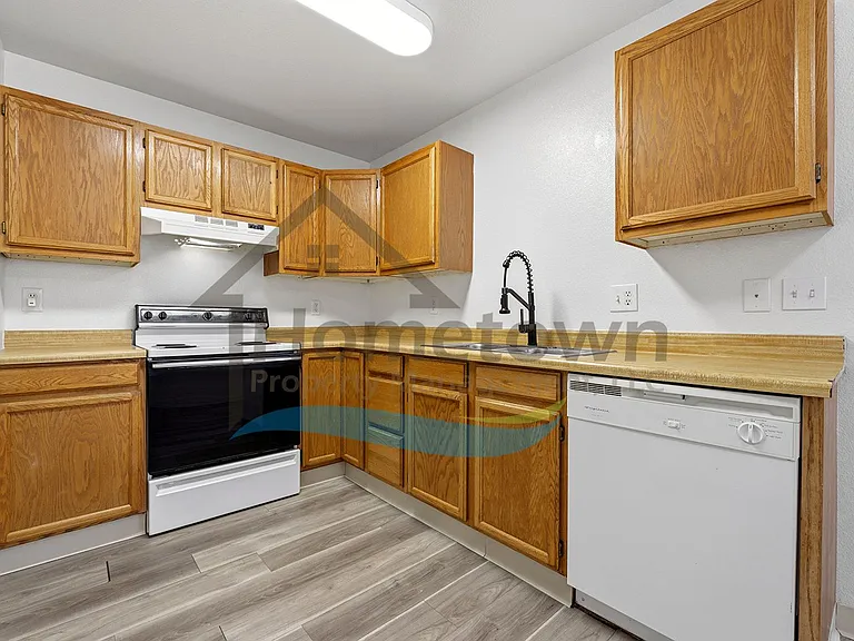 703 N Compton St — Photo 64