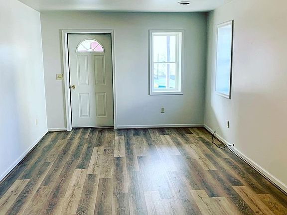 3rd image of 119 W Market St #9810936