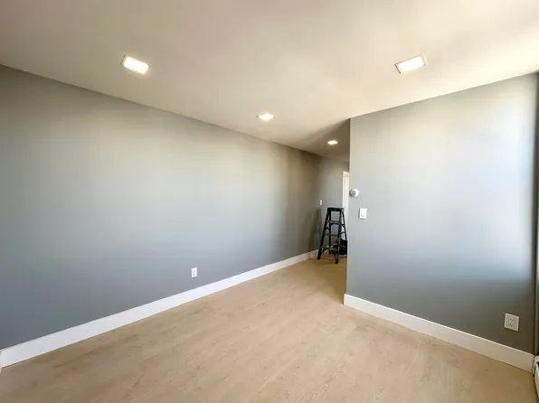 12 Grant Avenue image 5 of 9