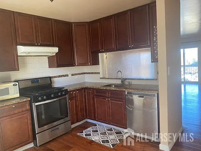 408 Woodbridge Commons Way — Photo 2