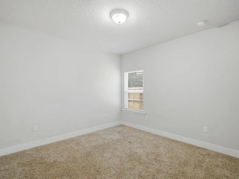 425 Pemberton Ln — Photo 21