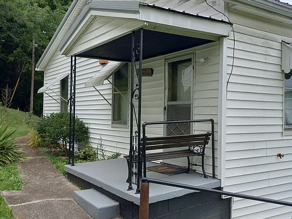 4th image of 530 Center St