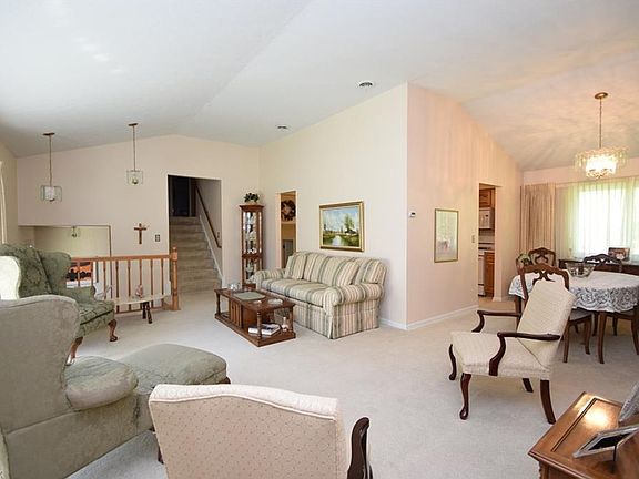 3rd image of 6258 Somerset Dr
