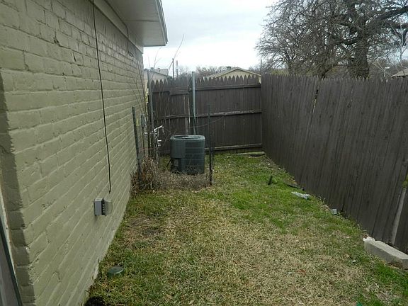 2nd image of 806 Redbird Dr