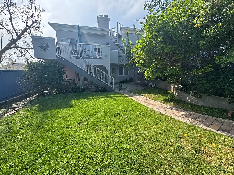 1220 Ocean Dr — Photo 3