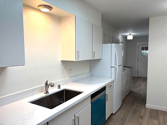 4th image of 253 Milton Ave