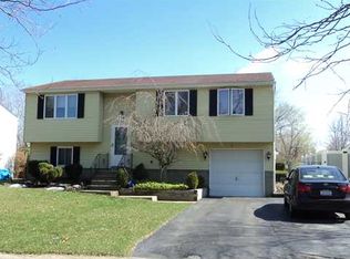 154 Chapel Glen Dr, Hamburg, NY 14075