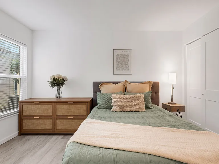 606 Marcus St #26 — Photo 31